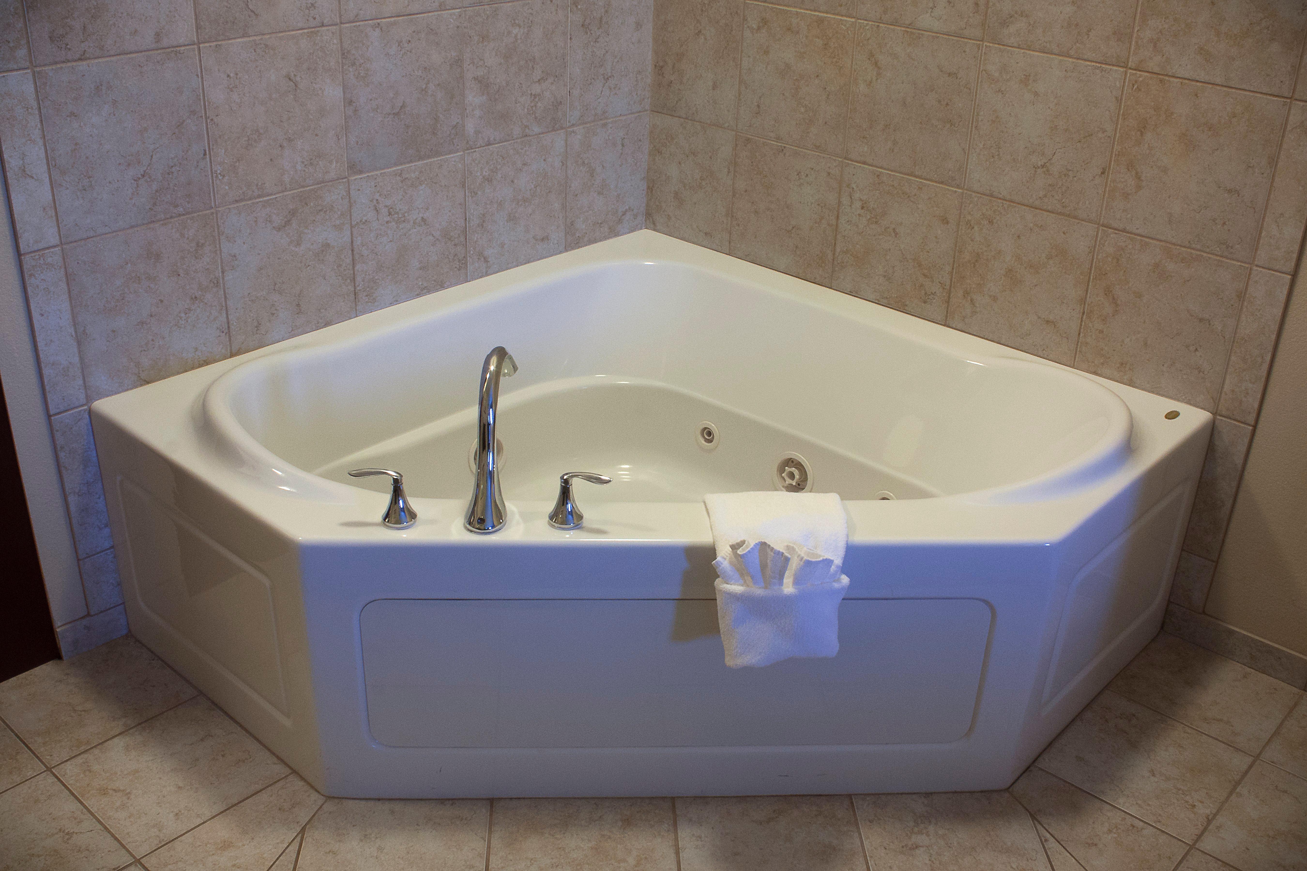 Holiday Inn Express & Suites Youngstown West I 80, An Ihg Hotel Esterno foto
