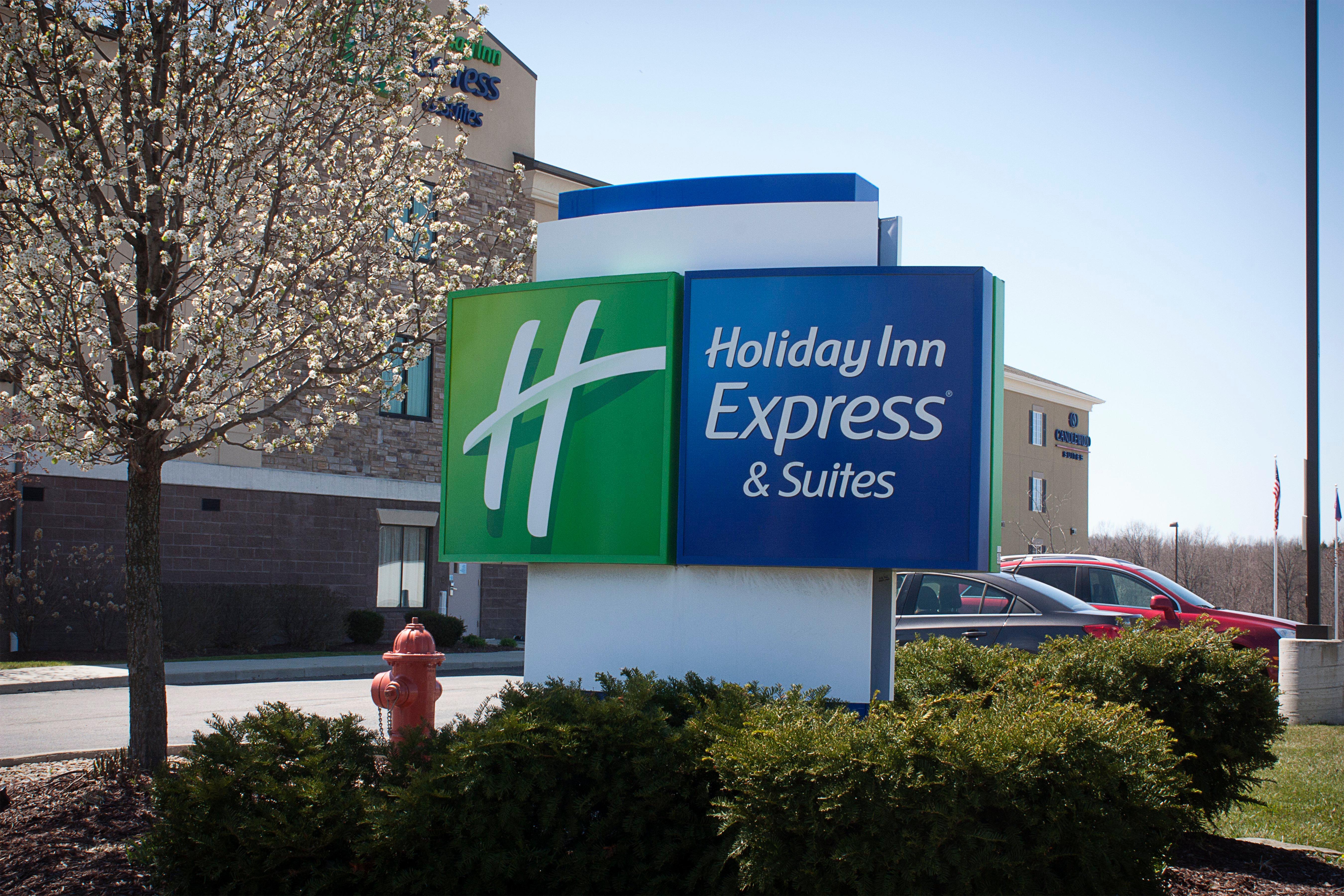 Holiday Inn Express & Suites Youngstown West I 80, An Ihg Hotel Esterno foto