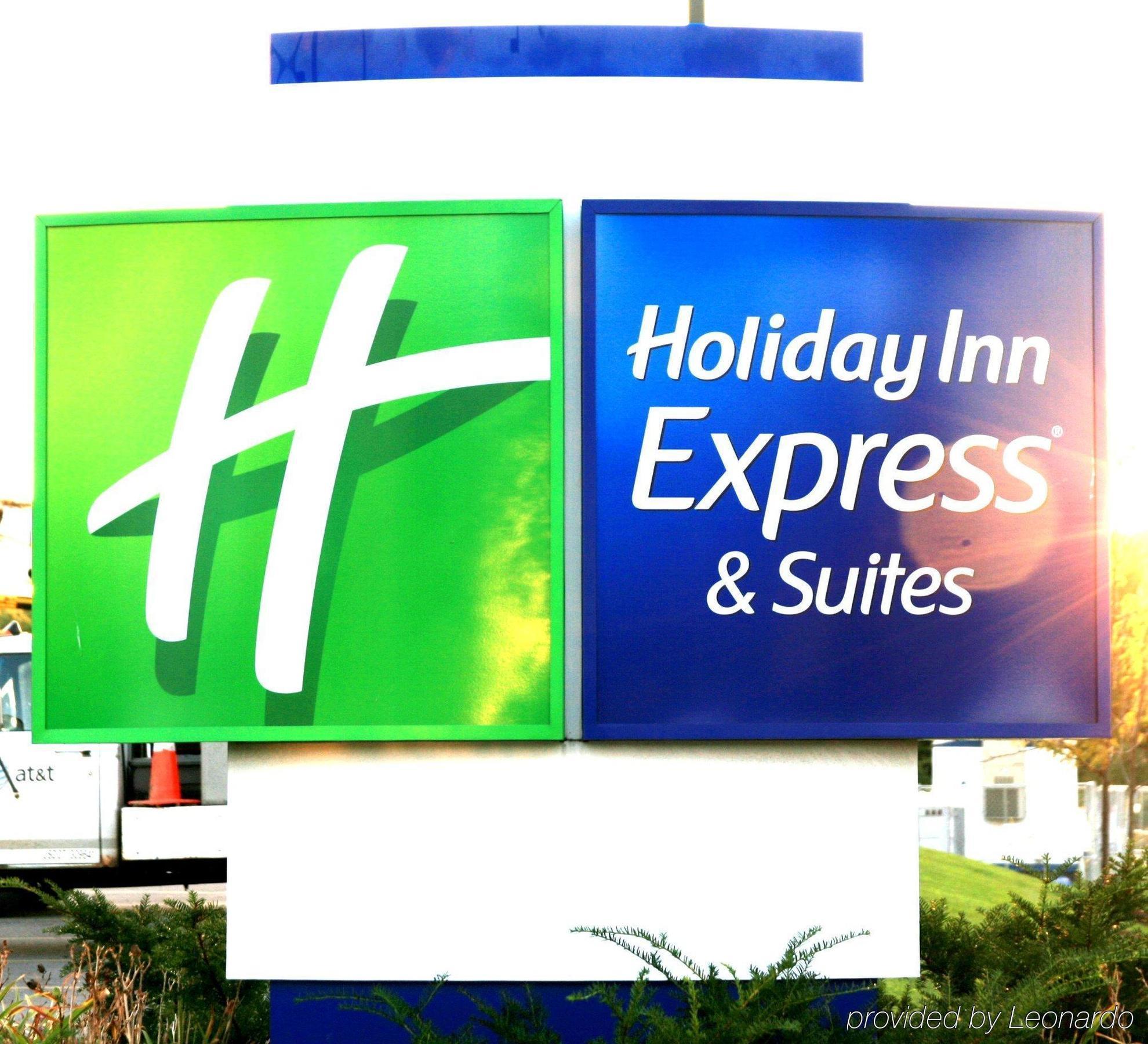 Holiday Inn Express & Suites Youngstown West I 80, An Ihg Hotel Esterno foto