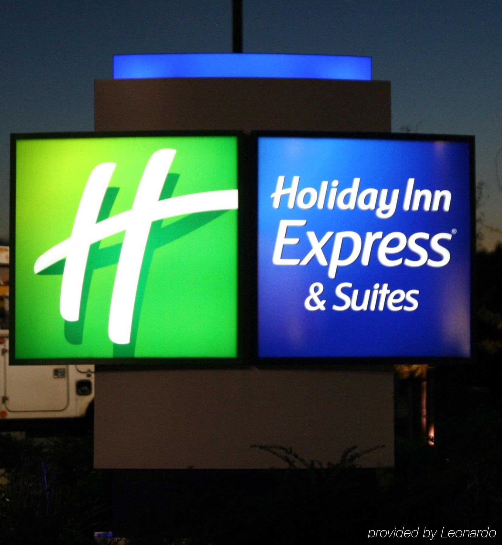 Holiday Inn Express & Suites Youngstown West I 80, An Ihg Hotel Esterno foto