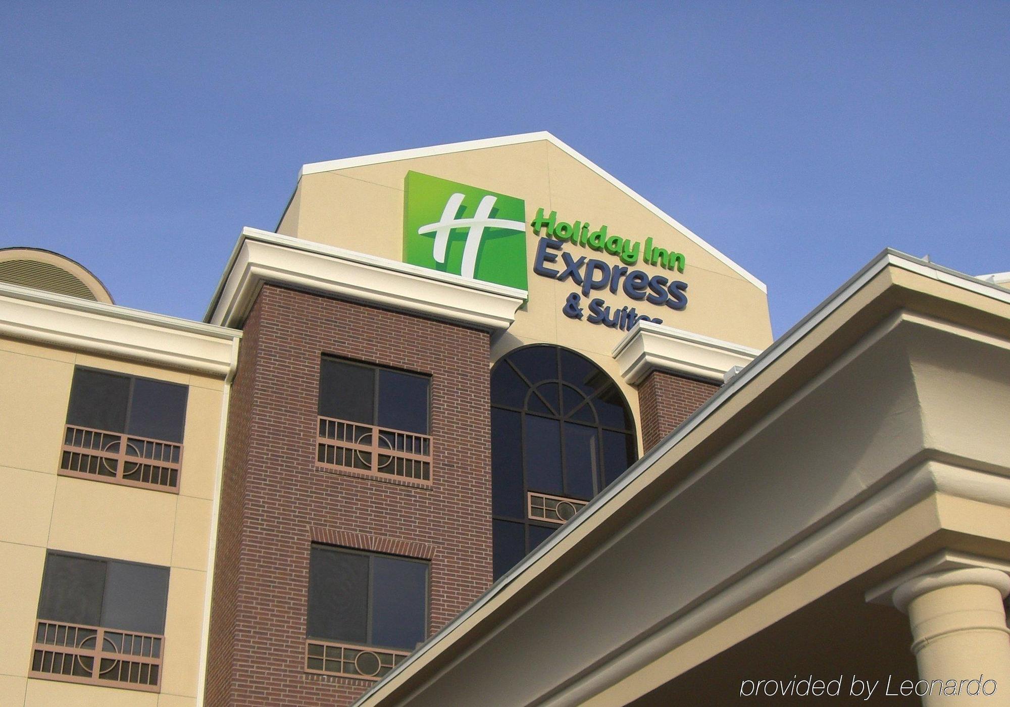 Holiday Inn Express & Suites Youngstown West I 80, An Ihg Hotel Esterno foto