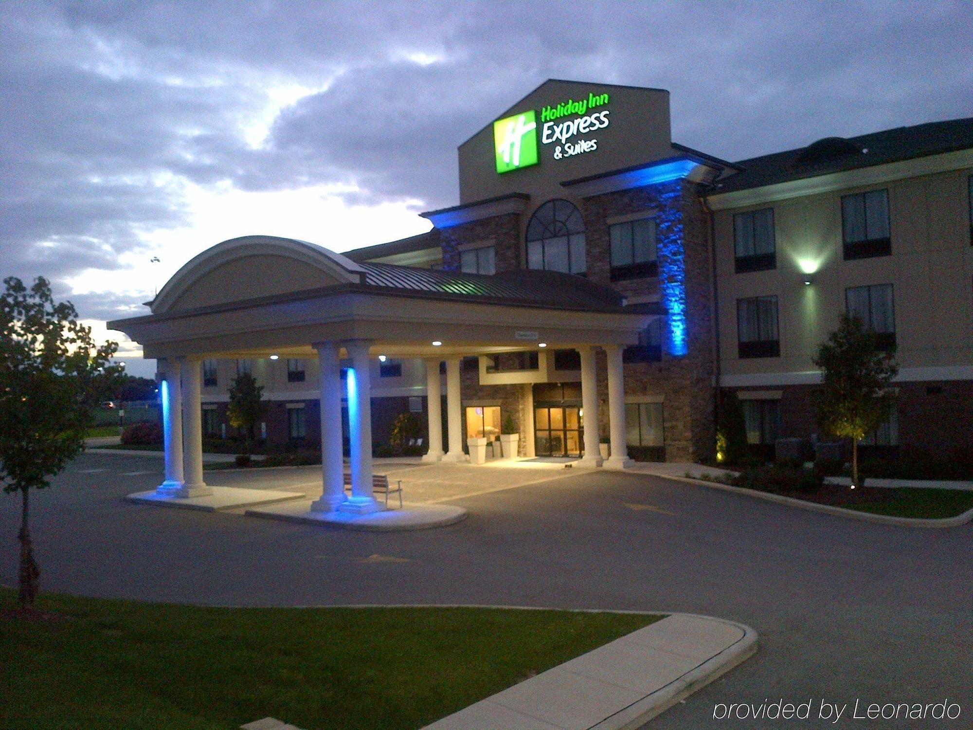 Holiday Inn Express & Suites Youngstown West I 80, An Ihg Hotel Esterno foto