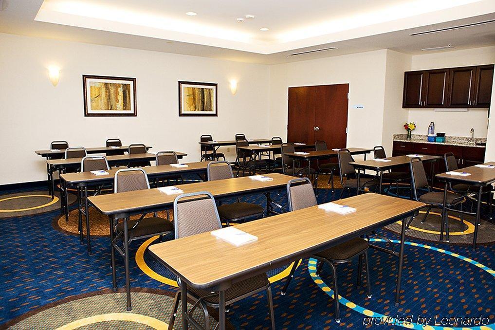 Holiday Inn Express & Suites Youngstown West I 80, An Ihg Hotel Servizi foto